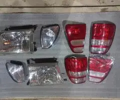 Toyota Land Cruiser  komplektas  priekinių, galinių žibintų